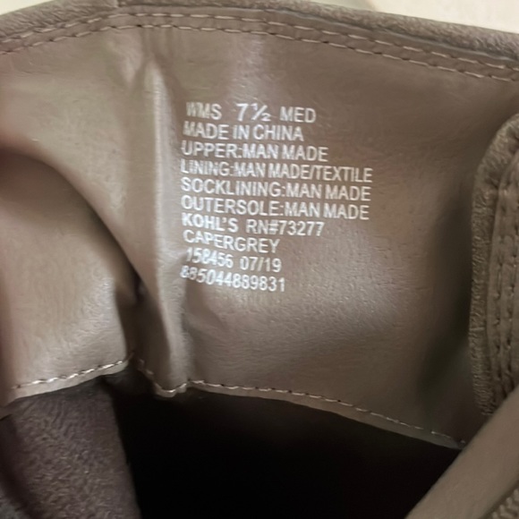 SOLD********. SO Women’s gray  caper boots. New with box. Size 7.5. - Picture 7 of 8